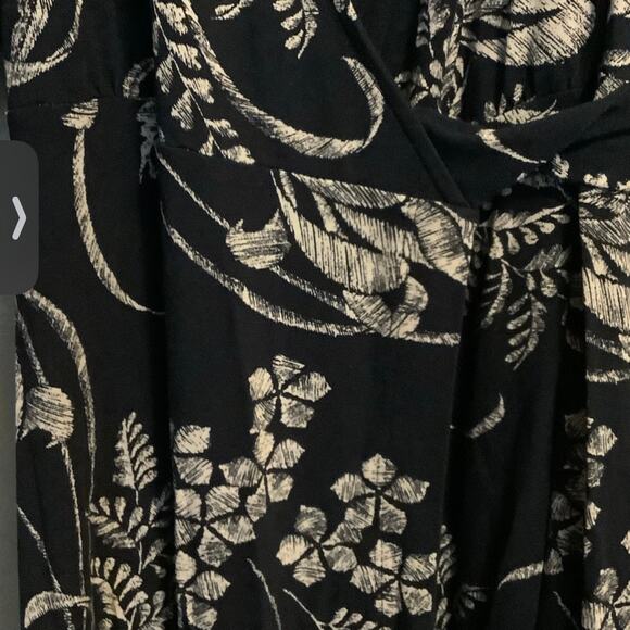 Motherhood Maternity Navy White Floral Flutter Sleeve Wrap Dress Size Medium NWT - Picture 8 of 13